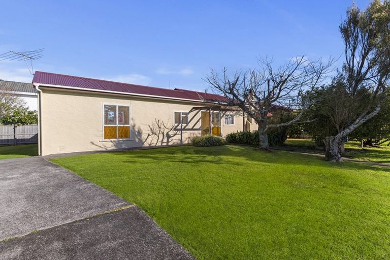 Photo of property in 10 Eastern Beach Road, Eastern Beach, Auckland, 2012