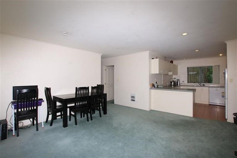 Photo of property in 22 San Pedro Place, Henderson, Auckland, 0612