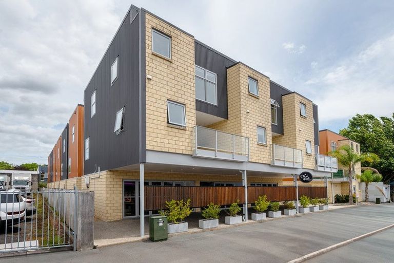 Photo of property in 4/9 Vialou Street, Hamilton Central, Hamilton, 3204