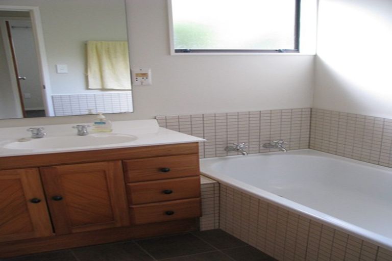 Photo of property in 7b Covil Avenue, Te Atatu South, Auckland, 0610