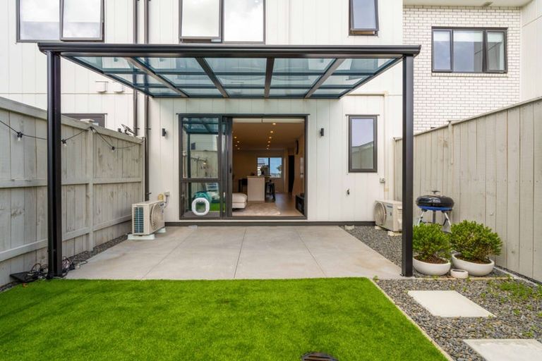 Photo of property in 6 George Cole Lane, Takanini, 2112