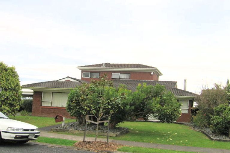 Photo of property in 5 Sunnyview Avenue, Shelly Park, Auckland, 2014