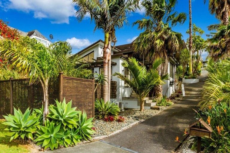 Photo of property in 1/46 Masterton Road, Rothesay Bay, Auckland, 0630