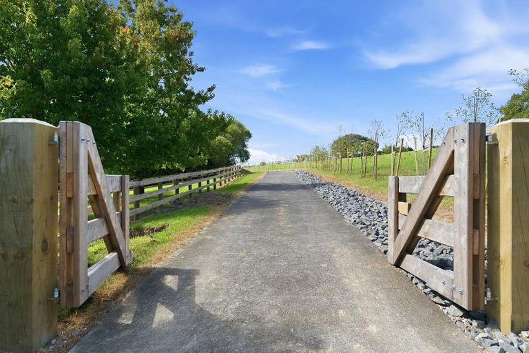 Photo of property in 39 Robinson Road, Whitianga, 3510