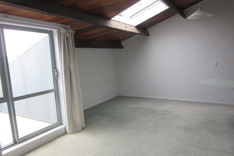 Photo of property in Metro Apartments, 22/220 Thorndon Quay, Pipitea, Wellington, 6011