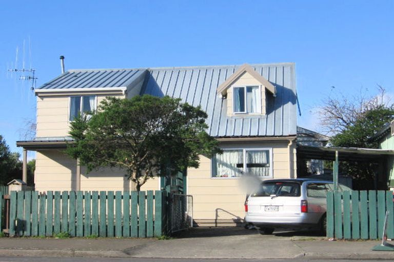 Photo of property in 102 Featherston Street, Takaro, Palmerston North, 4412