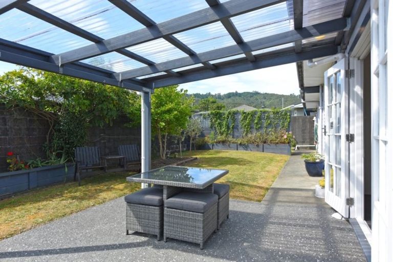 Photo of property in 1 Hawthorn Crescent, Stokes Valley, Lower Hutt, 5019