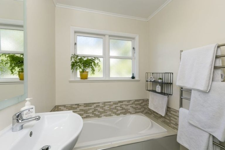 Photo of property in 76 Raroa Terrace, Tawa, Wellington, 5028