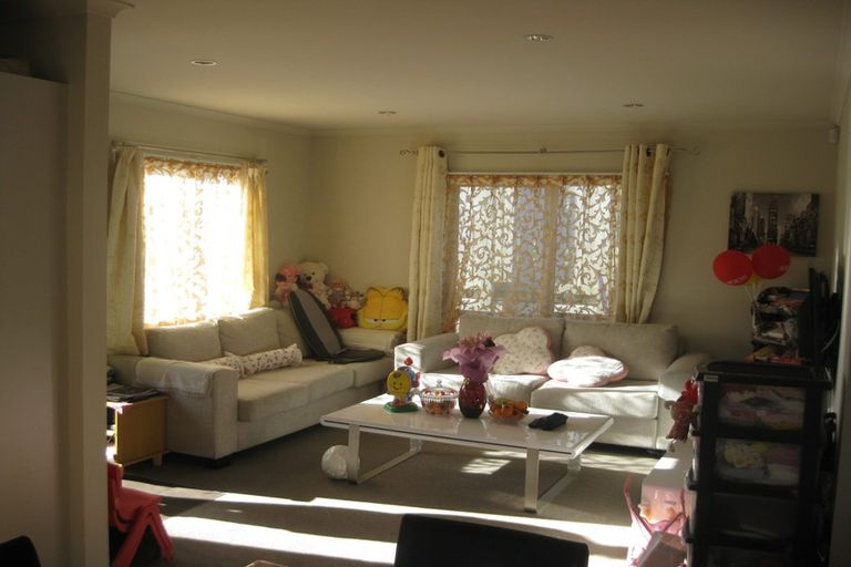 Photo of property in 50a Miles Crescent, Newlands, Wellington, 6037