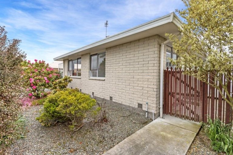 Photo of property in 1/452 Harewood Road, Harewood, Christchurch, 8051