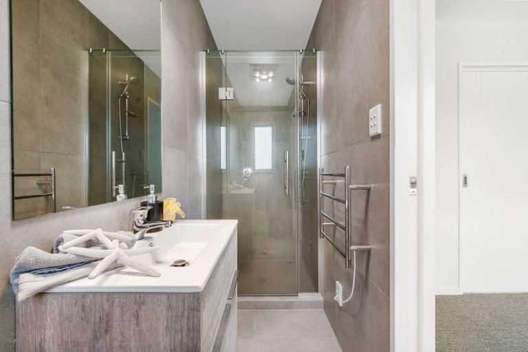 Photo of property in 11a Crestview Rise, Papakura, 2110