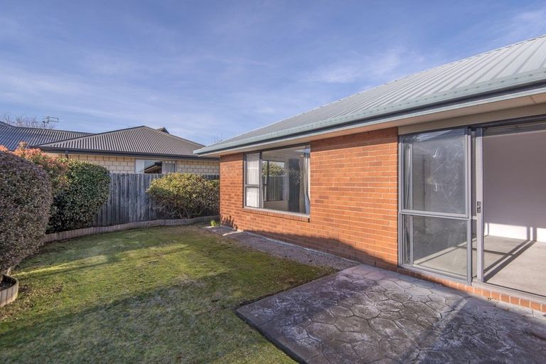 Photo of property in 1/14 Innisfree Place, Northwood, Christchurch, 8051