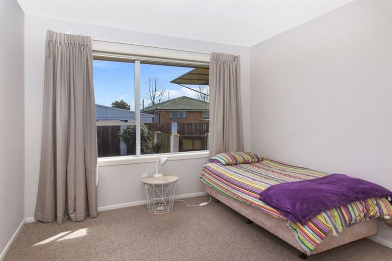 Photo of property in 12a Valerie Place, Redwood, Christchurch, 8051