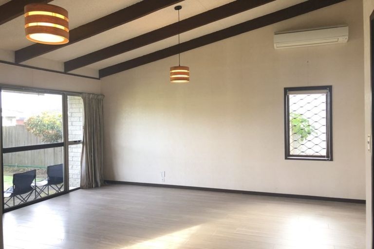 Photo of property in 2/35 Swanson Road, Henderson, Auckland, 0610