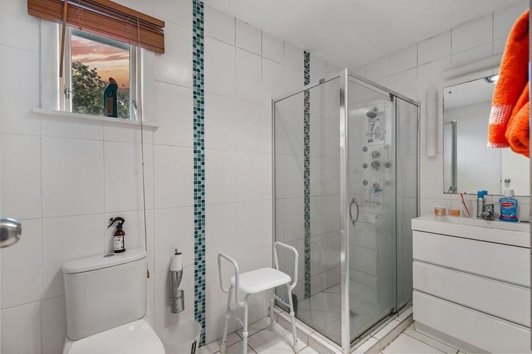 Photo of property in 69 Taikata Road, Te Atatu Peninsula, Auckland, 0610