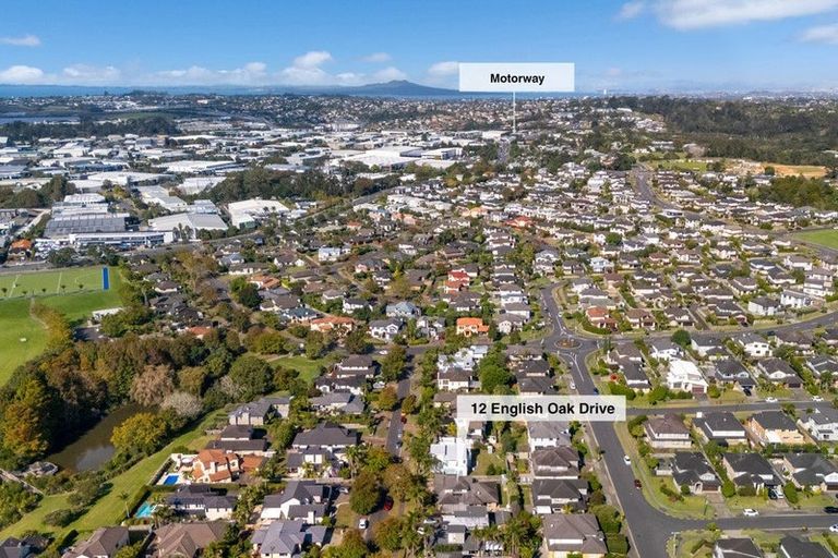 Photo of property in 12 English Oak Drive, Schnapper Rock, Auckland, 0632