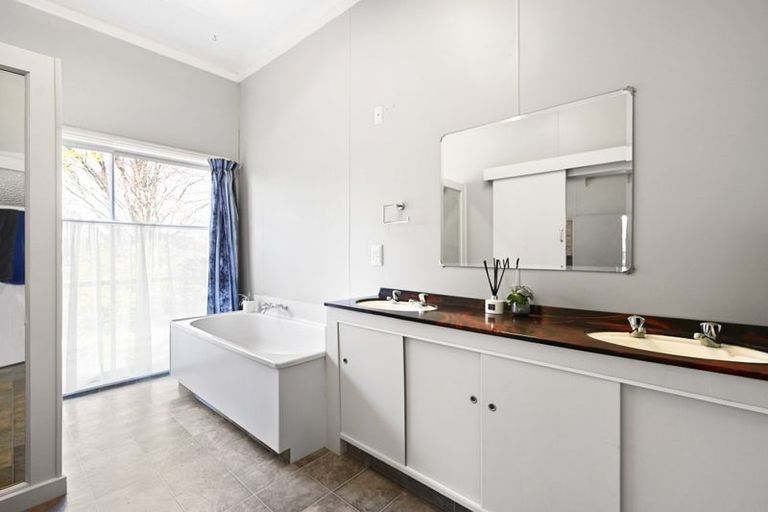 Photo of property in 110 Foster Road, Temple View, Hamilton, 3290