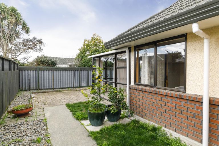 Photo of property in 8a Palm Avenue, Hokowhitu, Palmerston North, 4410