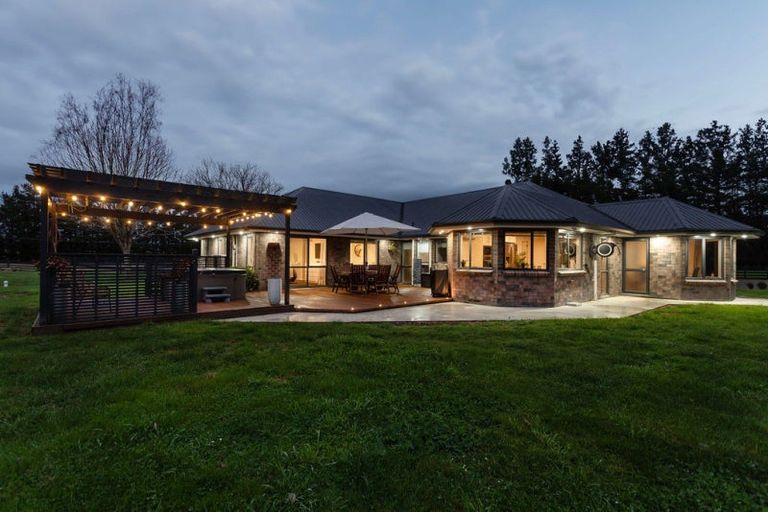 Photo of property in 12 Totaramahonga Road, Dannevirke, 4972