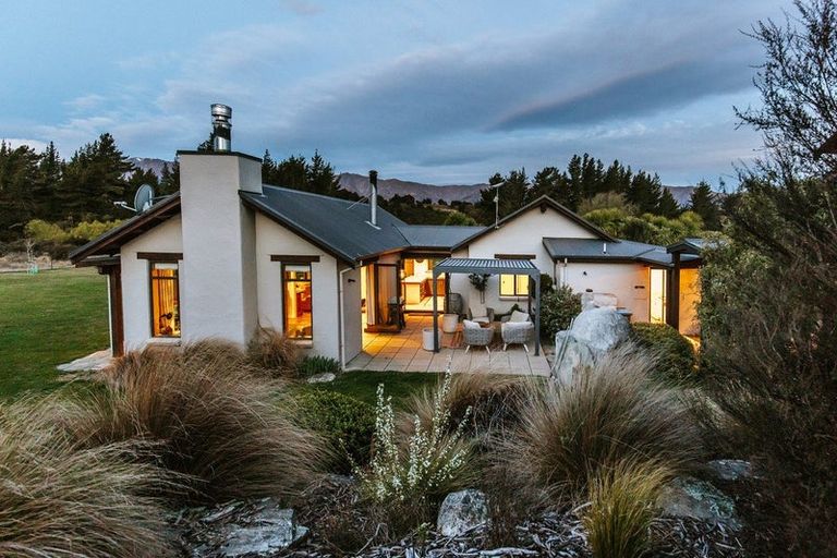 Photo of property in 1050 Lake Hawea-albert, Albert Town, Wanaka, 9382