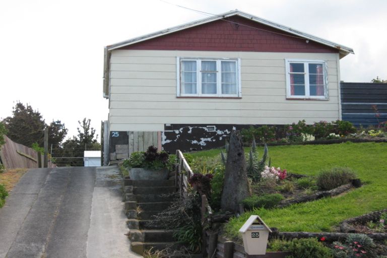 Photo of property in 25 Manuka Street, Castlecliff, Whanganui, 4501
