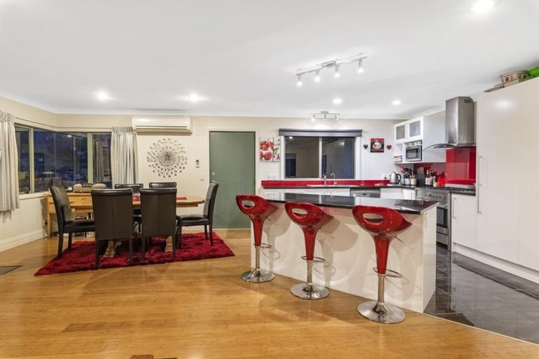 Photo of property in 322b Glenfield Road, Glenfield, Auckland, 0629