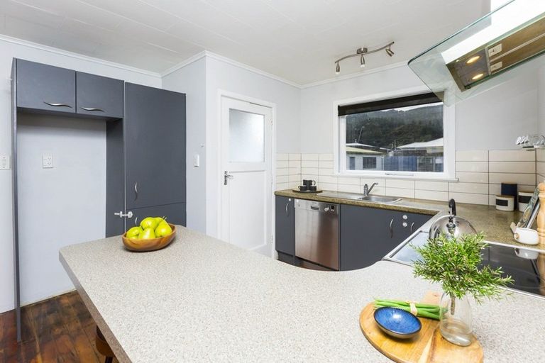 Photo of property in 10 Roberts Street, Wainuiomata, Lower Hutt, 5014