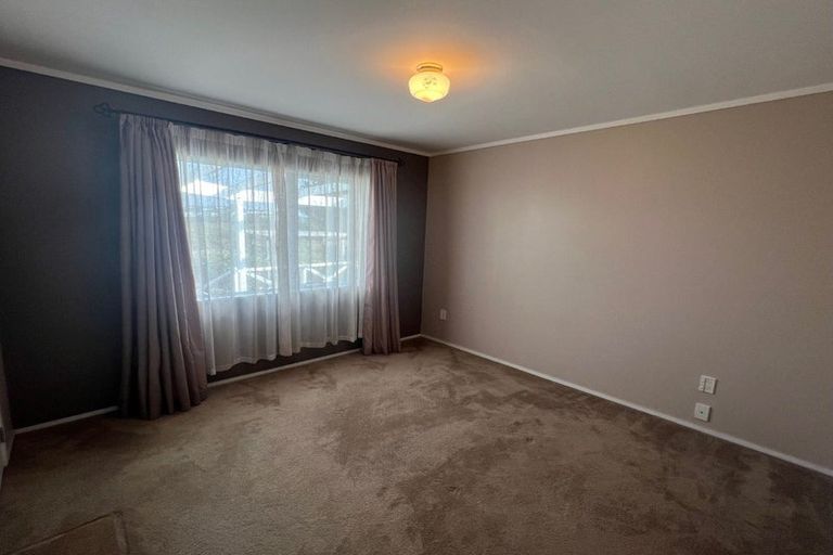 Photo of property in 5 Barton Place, Orewa, 0931