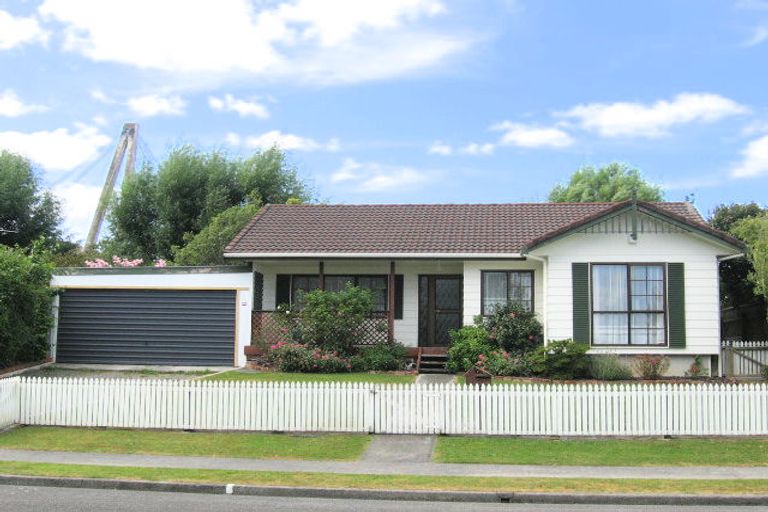 Photo of property in 32 Delaware Grove, Totara Park, Upper Hutt, 5018