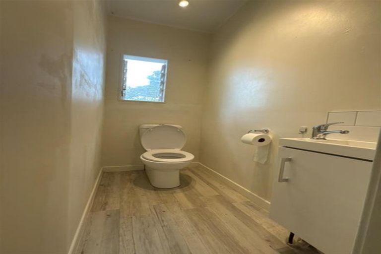 Photo of property in 208 Godley Road, Titirangi, Auckland, 0604