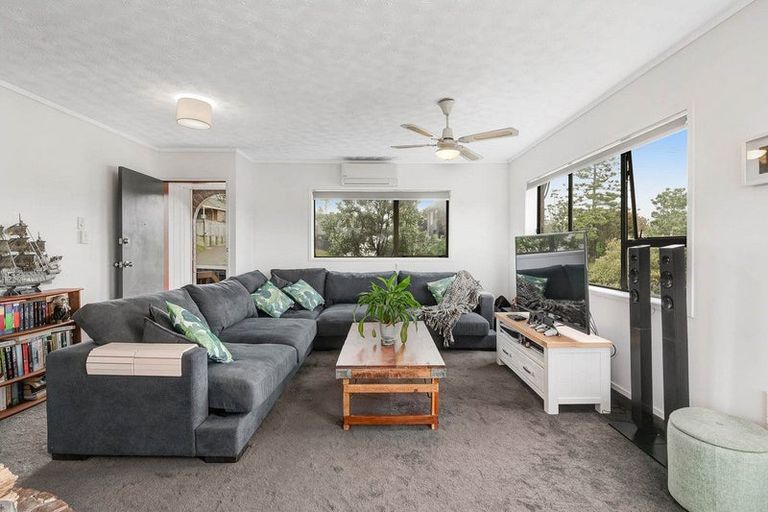 Photo of property in 23 Bay Street, Red Beach, 0932