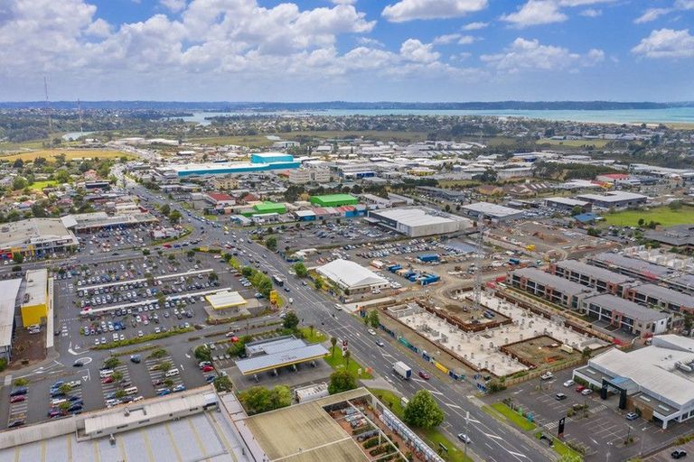 Photo of property in 1/15 Poinsettia Place, Henderson, Auckland, 0610