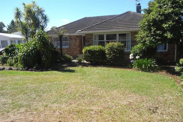 Photo of property in 62 Divich Avenue, Te Atatu South, Auckland, 0610