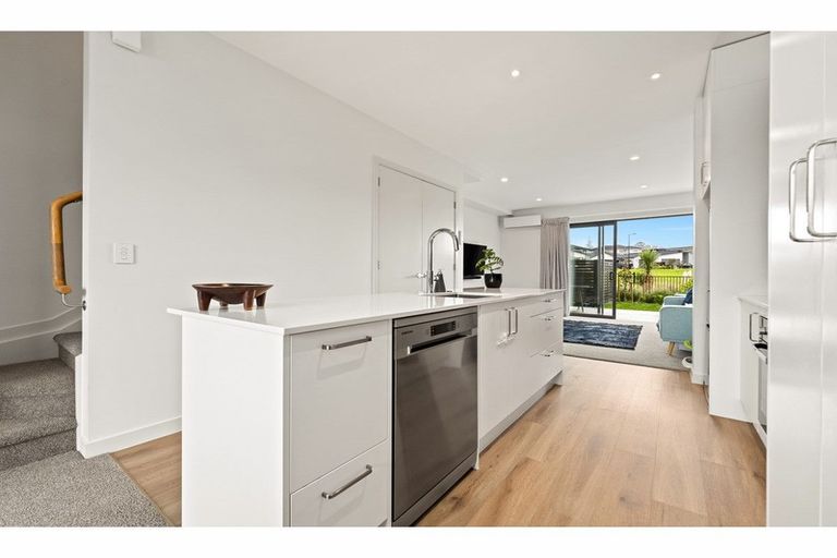 Photo of property in 2/46 Jane Maree Road, Kumeu, 0810