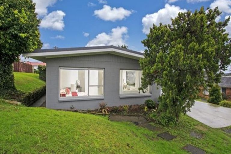 Photo of property in 2/6 Anne Road, Hillcrest, Auckland, 0627