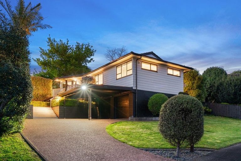 Photo of property in 8 Tilia Place, Totara Heights, Auckland, 2105