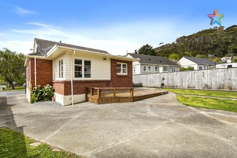 Photo of property in 16 Cleland Crescent, Naenae, Lower Hutt, 5011