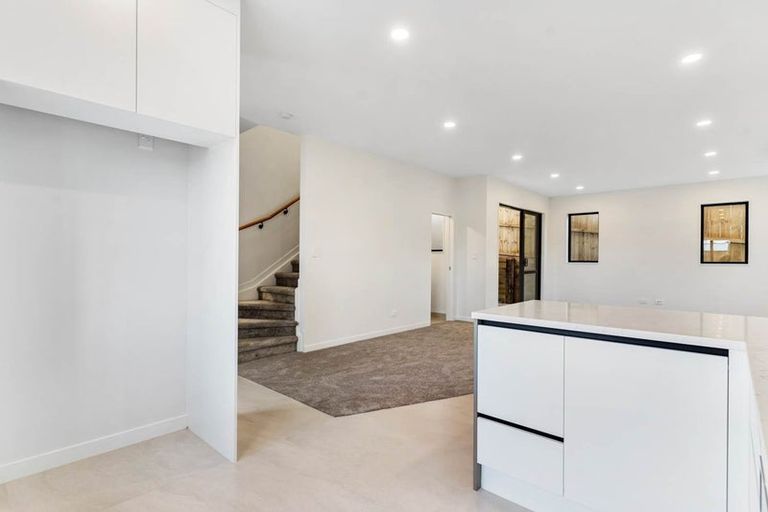 Photo of property in 40c Cyclarama Crescent, Massey, Auckland, 0614