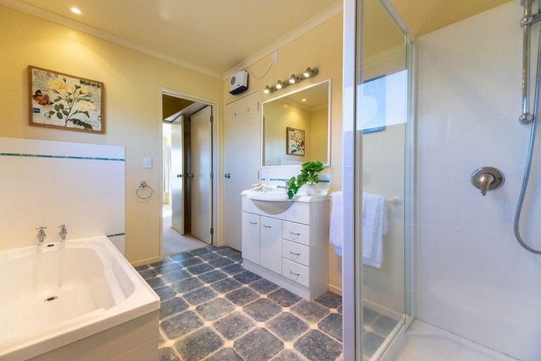 Photo of property in 175 Weggery Drive, Waikanae Beach, Waikanae, 5036