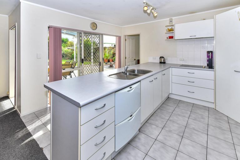 Photo of property in 84 Tington Avenue, Wattle Downs, Auckland, 2103