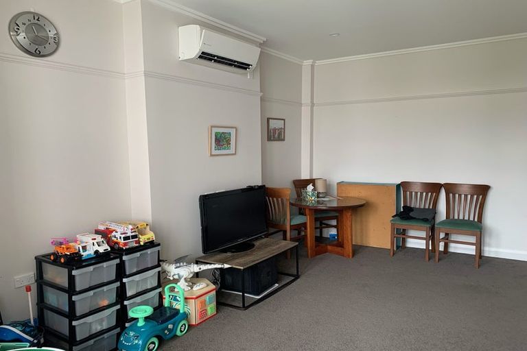 Photo of property in Fountain Court, 1/48c Oriental Parade, Oriental Bay, Wellington, 6011