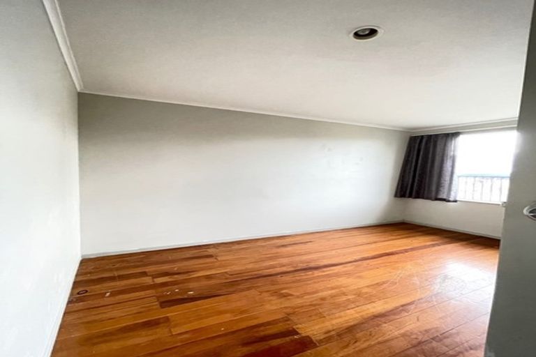 Photo of property in 99 Vodanovich Road, Te Atatu South, Auckland, 0610