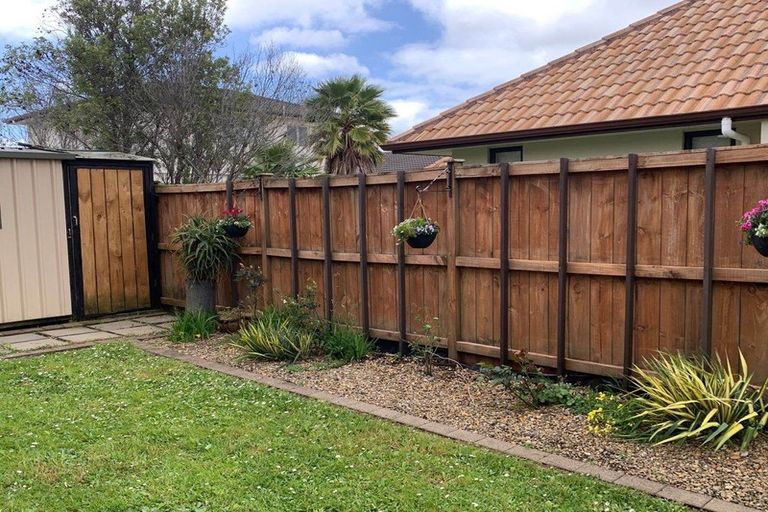 Photo of property in 9 Walnut Lane, Browns Bay, Auckland, 0630
