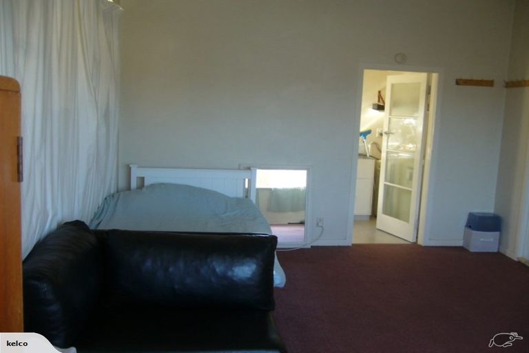 Photo of property in 4 Hawker Street, Mount Victoria, Wellington, 6011