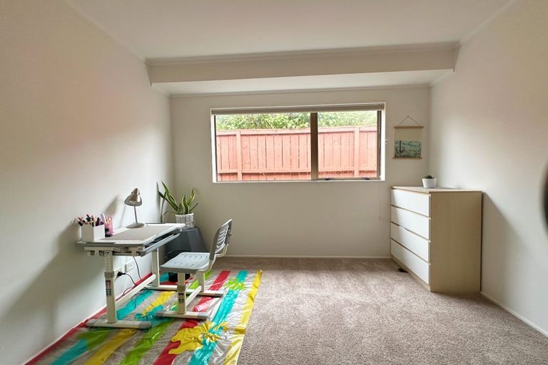 Photo of property in 12 Craigavon Drive, East Tamaki, Auckland, 2013