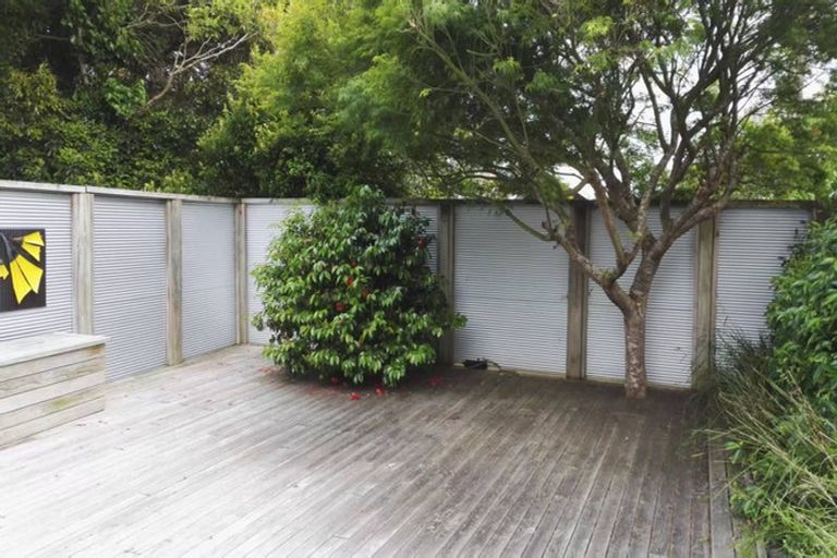 Photo of property in 2/28 Knightsbridge Drive, Forrest Hill, Auckland, 0620