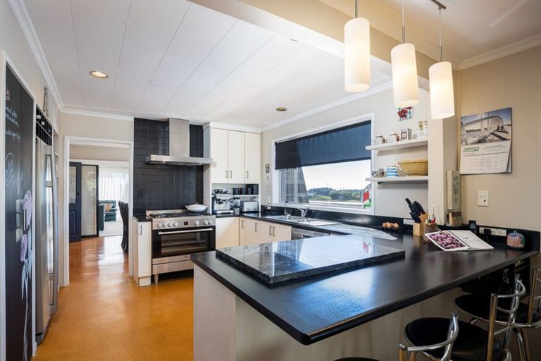 Photo of property in 8 Saint Ives Grove, Whalers Gate, New Plymouth, 4310