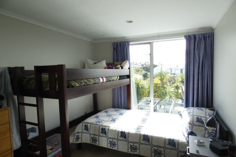 Photo of property in 9w Clearwater Cove, West Harbour, Auckland, 0618