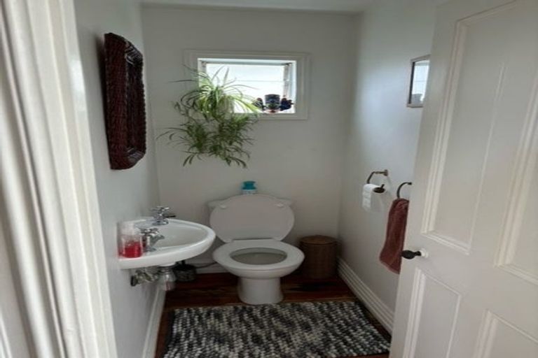 Photo of property in 1/9 Rutland Road, Stanley Point, Auckland, 0624