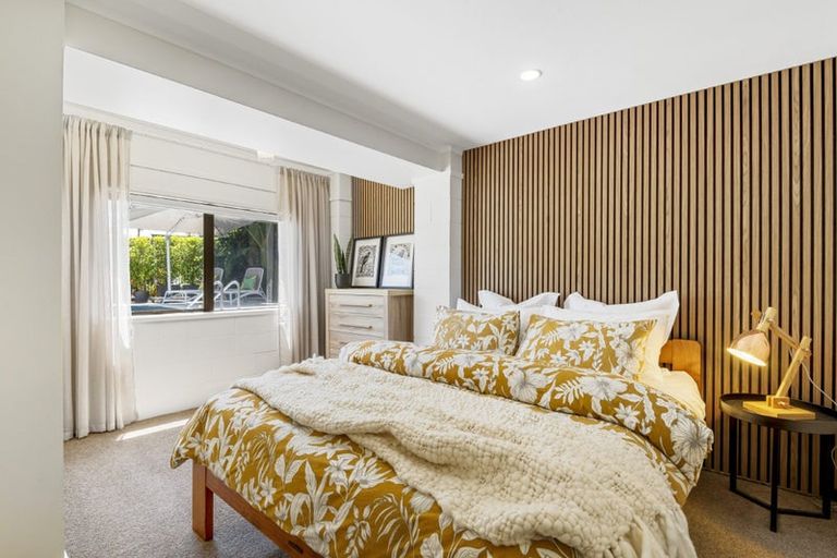 Photo of property in 8 Poaka Place, Beach Haven, Auckland, 0626